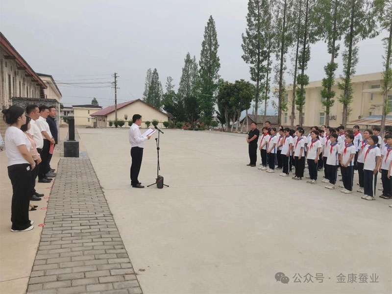 探秘蚕桑科技  点燃科学梦想 —50名学子在小艾电竞开···
